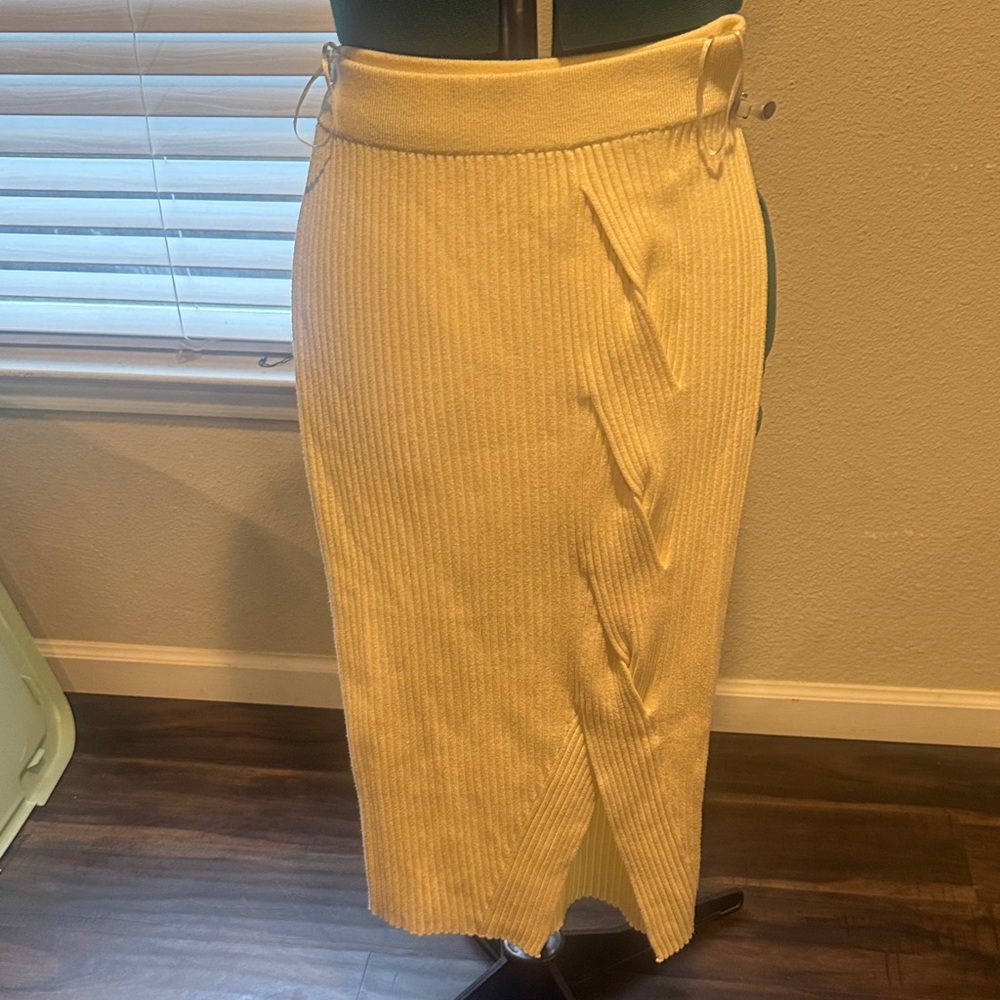 Ribbed Knit Midi Skirt in Light Yellow